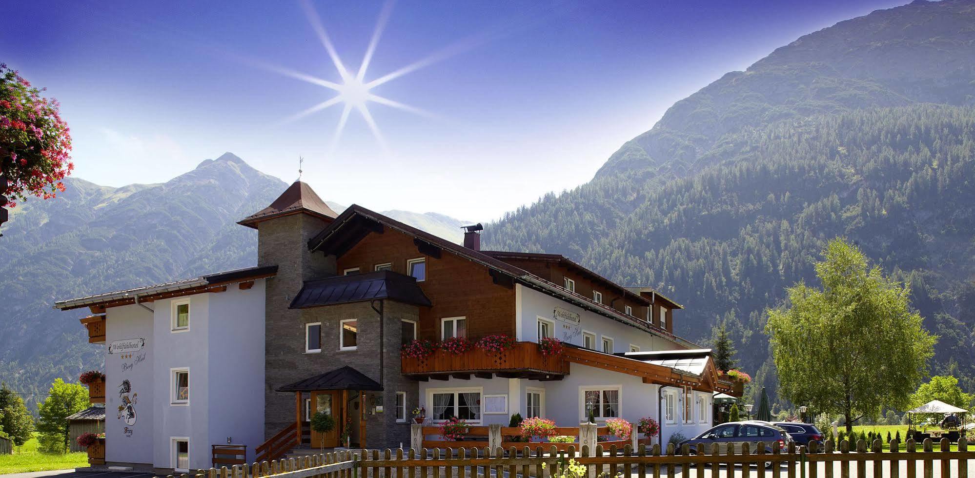 Wohlfuehlhotel Berg Heil Holzgau Exterior photo